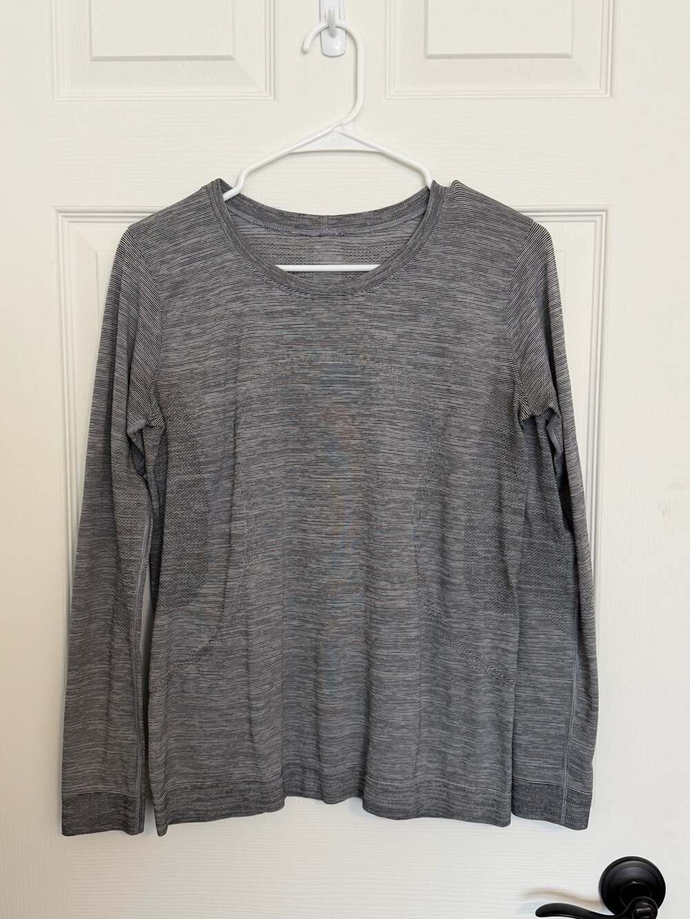 Lululemon Swiftly Tech Long Sleeve Size 6 Heather Gray